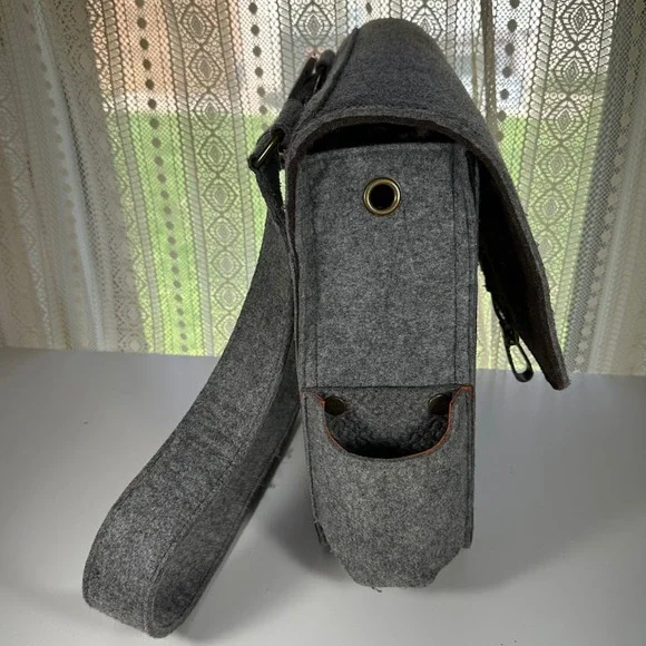 SCOUT Felt Crossbody diaper Bag Buckle Flap Grey Orange Interior changing pad - Picture 12 of 13